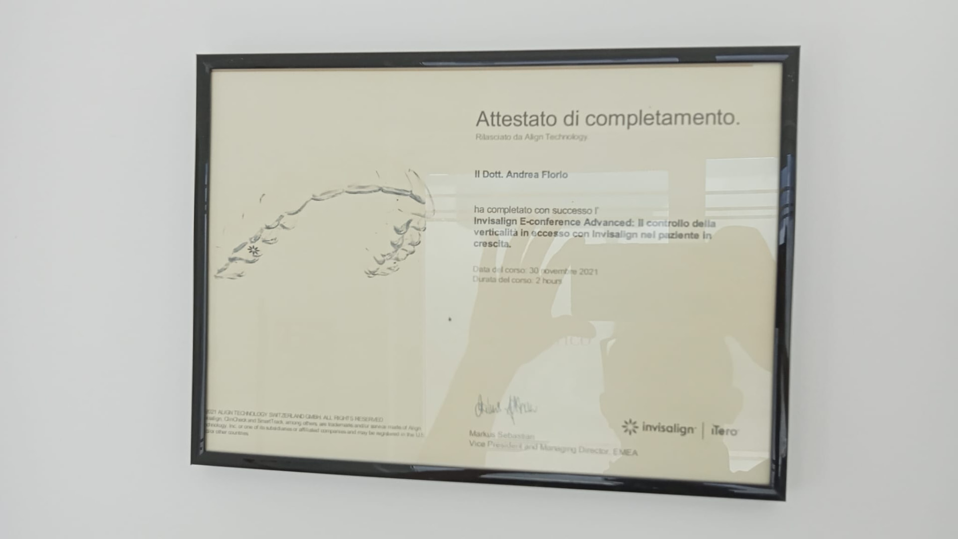 Attestato di completamento Invisalign E-conference Advanced del Dott. Andrea Florio, novembre 2021