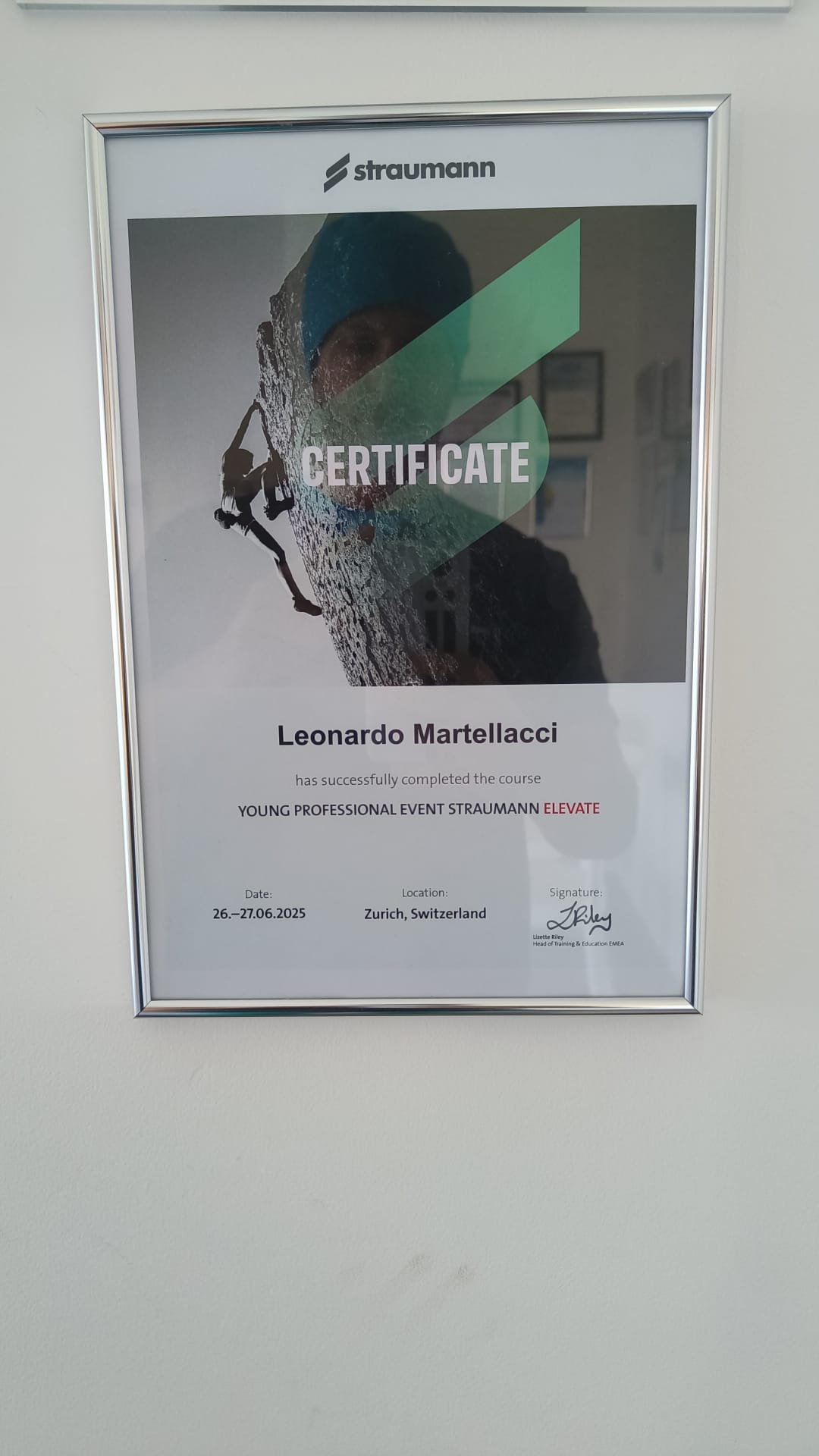 Attestato del Dott. Leonardo Martellacci per lo Straumann Young Professional Event Elevate, Zurigo 2025
