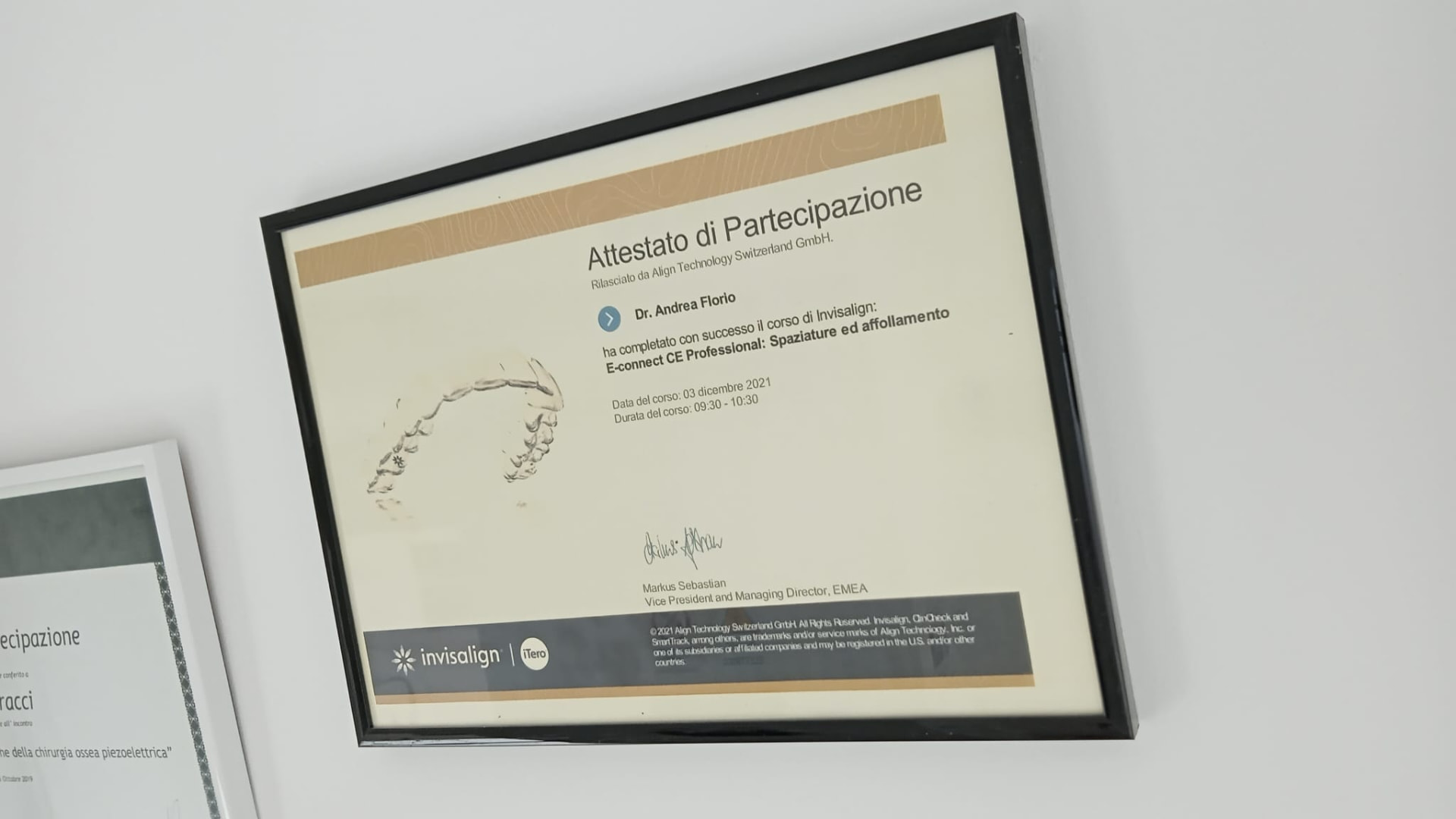 Attestato di partecipazione Invisalign Spaziature ed affollamento del Dott. Andrea Florio, dicembre 2021